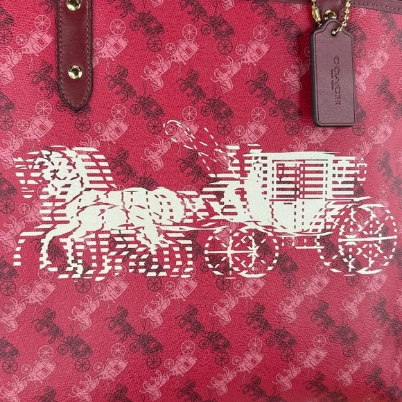 💥COACH - Reversible City Tote With Horse and Carriage Print - 81U362